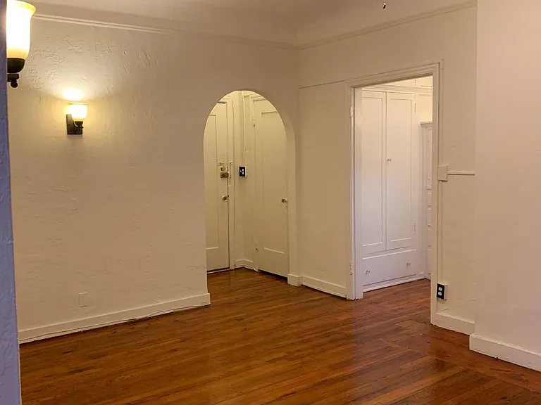 654 S Detroit St #306 — Photo 6