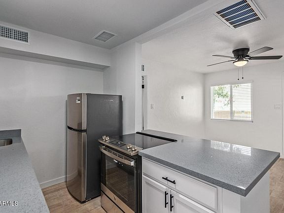 3rd image of 1647 W GARFIELD Street