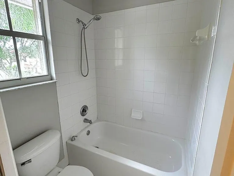 4907 Pelican Mnr — Photo 34