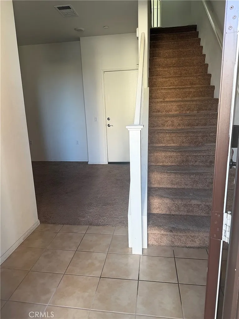3 bed, 1729 sqft, $3,200 — Photo 4