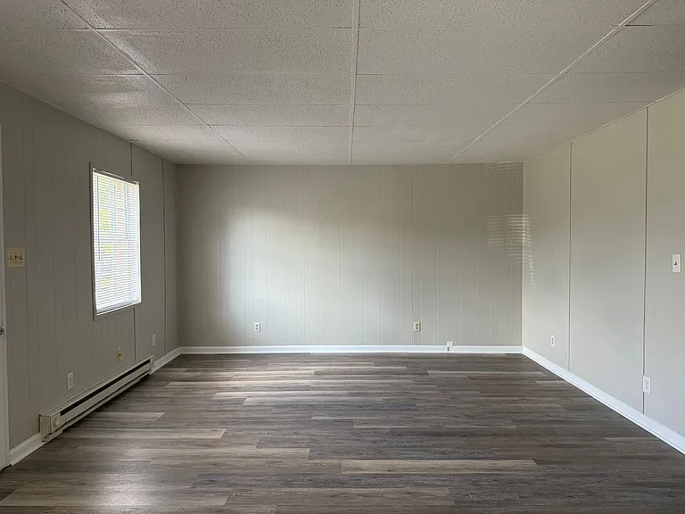 600 Crestview Dr — Photo 4