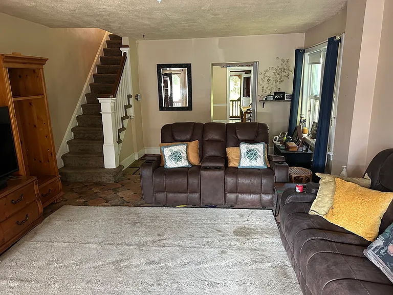 135 S 8th Ave — Photo 6