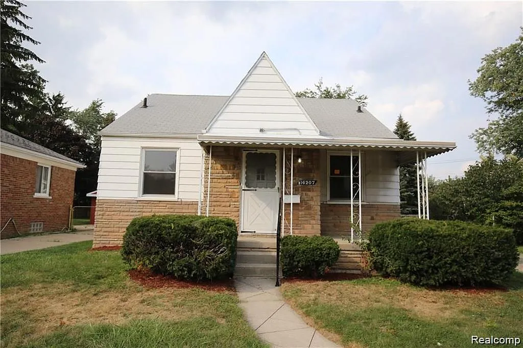 16207 Manchester Ave photo 1