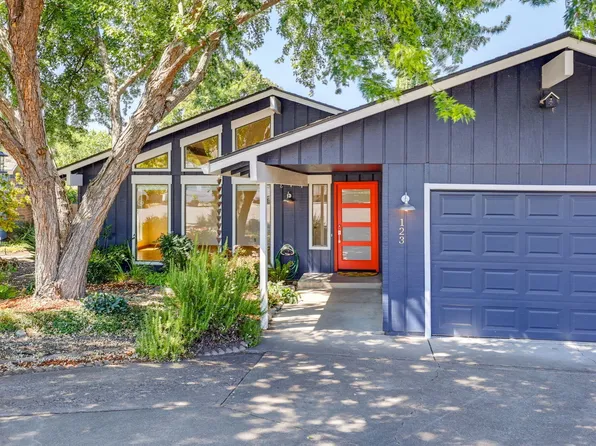 123 Cypress Cir, Ashland, OR 97520