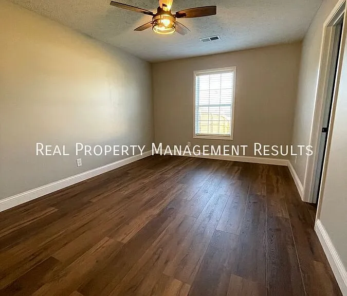 4800 Penrose Dr — Photo 11