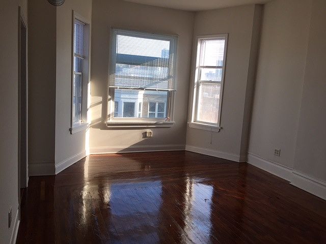 1st image of 1133 W Bryn Mawr Ave #3W