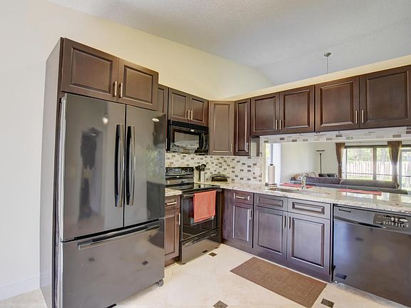 2nd image of 5032 E Lakes Dr