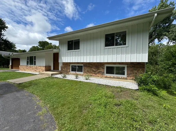 302 Forest View Dr, Lake Bluff, IL 60044