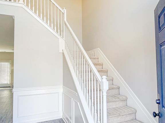 3rd image of 2221 Grandwood Ln