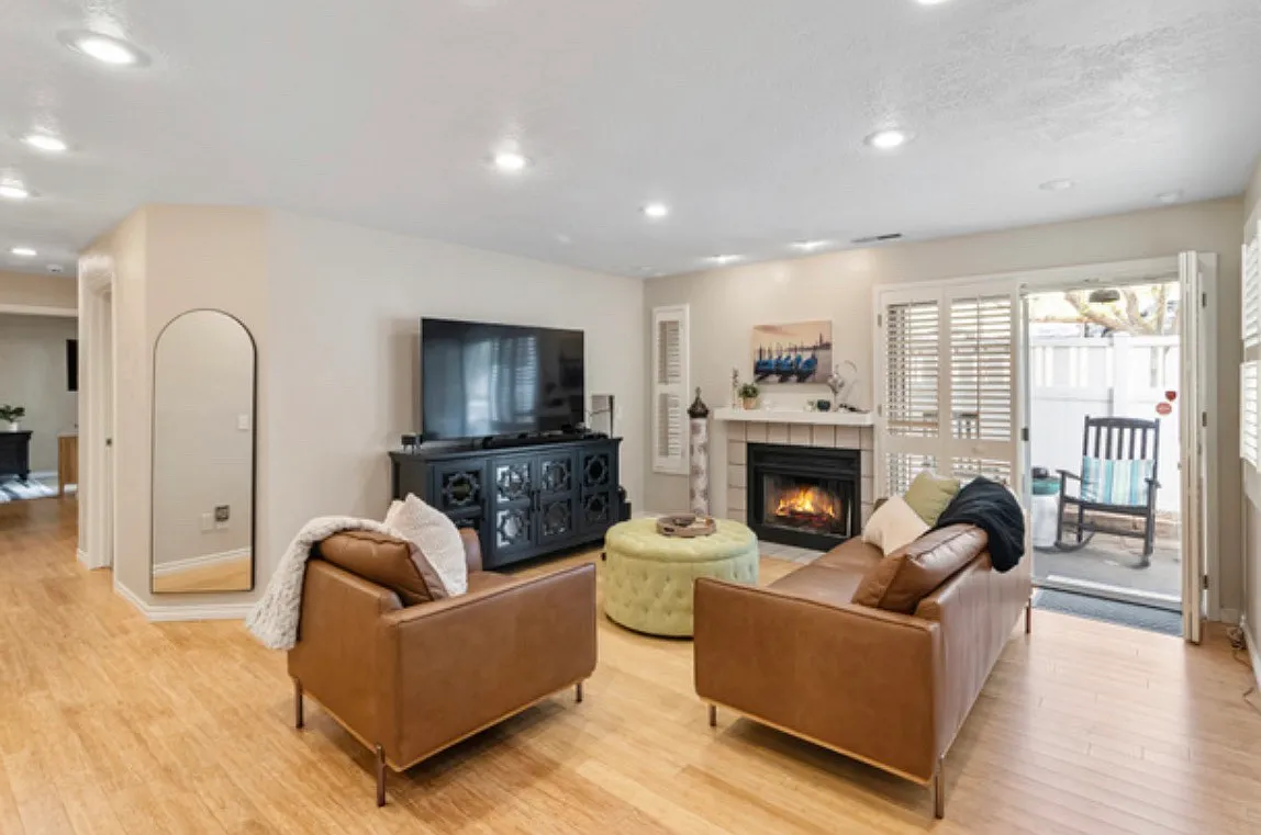 3 bed, 1200 sqft, $2,200 — Photo 2