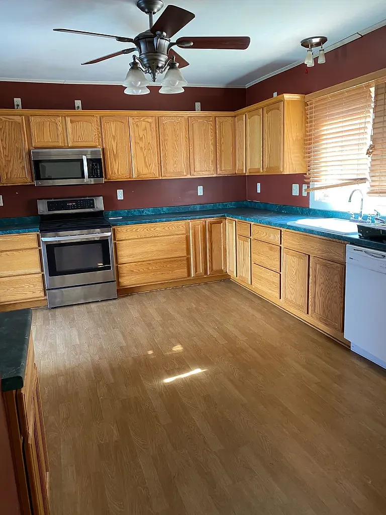 Building Photo - 34 Maple St #A
