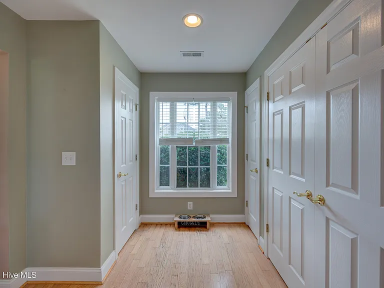 1511 Edgefield Ct — Photo 7