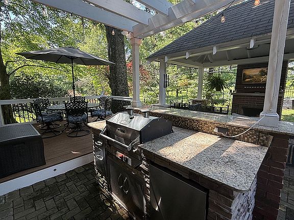 4th image of 7022 Shamrock Cir