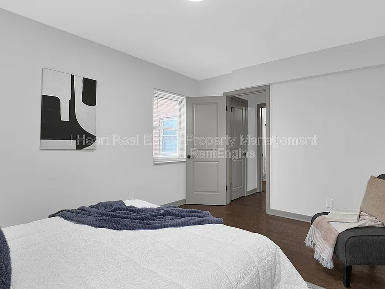 1963 W Broad St #8 — Photo 21