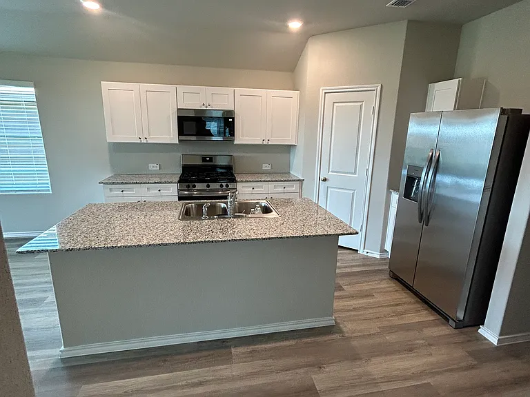 1637 Tin Roof Rd — Photo 2