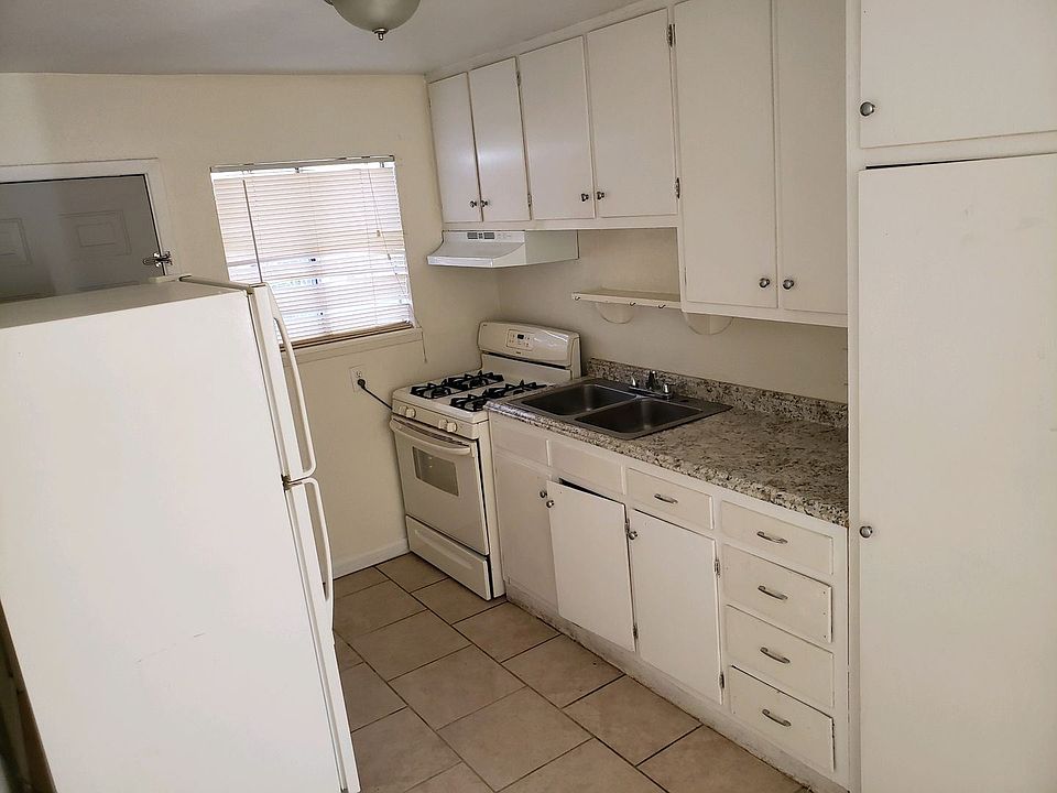 1st image of 524 Texas St NE #524