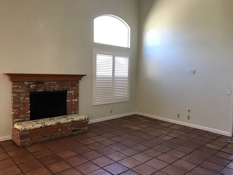 157 N Linden Dr — Photo 5