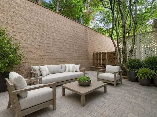 1069 Woodbridge Holw NE, Atlanta, GA 30306