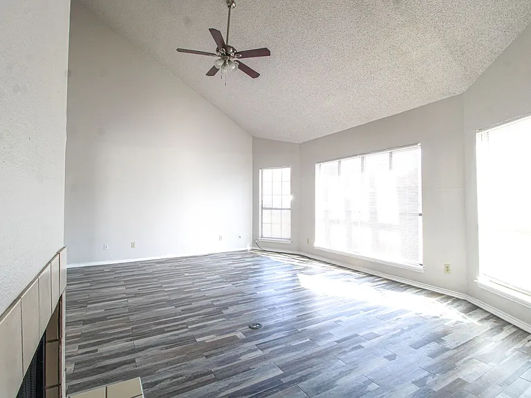 3815 Bremen Ave — Photo 4
