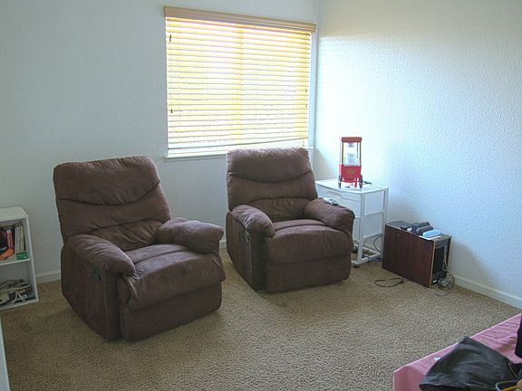 3rd image of 499 Bombay Cir