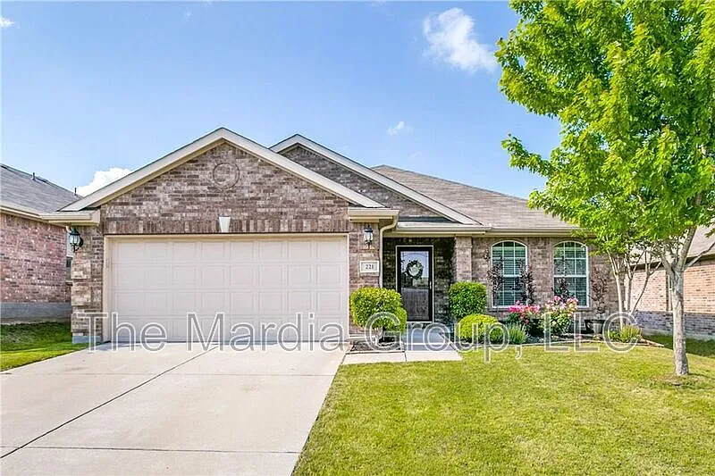 221 Creekwood Dr