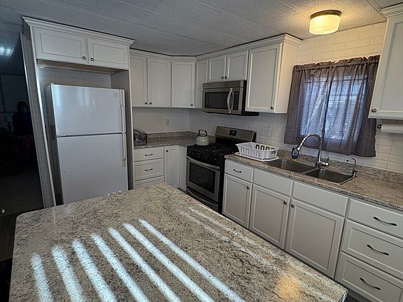 5th image of 18 Taunton St #46