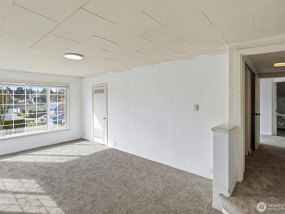 4th image of 1817 34th Street