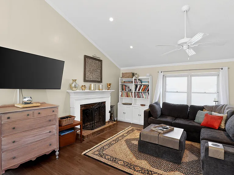 6 Hunters Ridge Dr — Photo 9