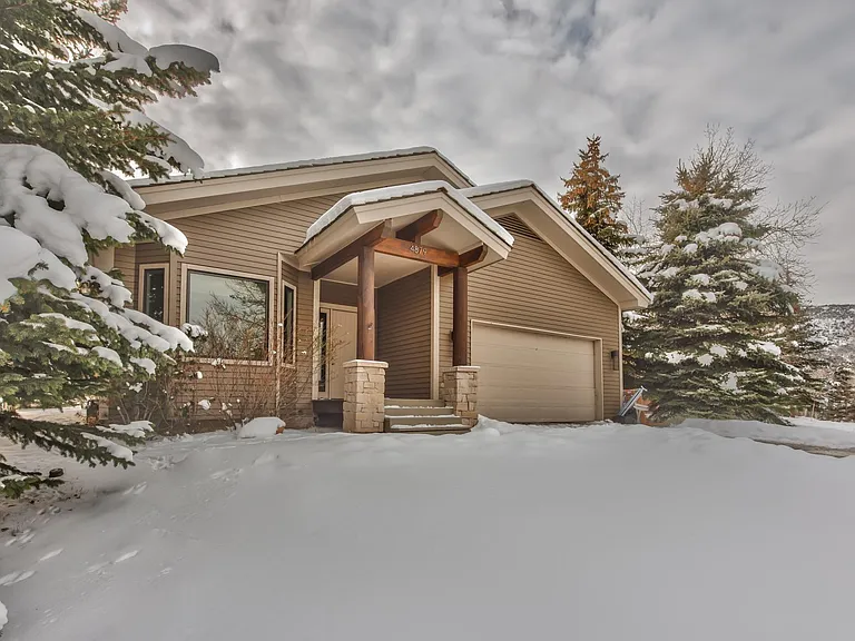 4879 Silver Springs Dr — Photo 18