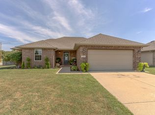 1284 S Strasbourg Ave, Springfield, MO 65802