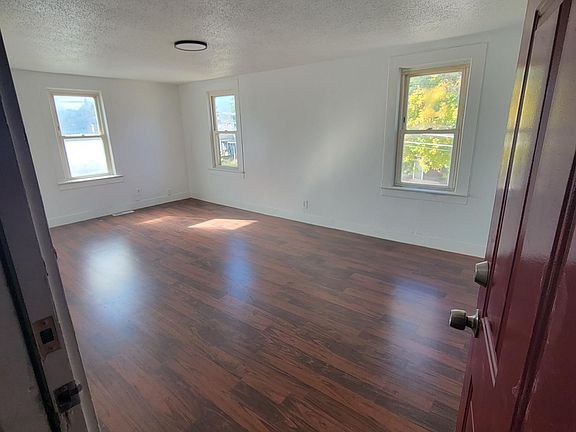 5th image of 63 1/2 E Stevens St #1