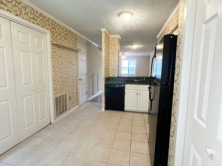 19 Canterbury Ct #1 — Photo 5