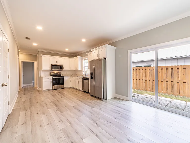 290 Cedar St — Photo 2