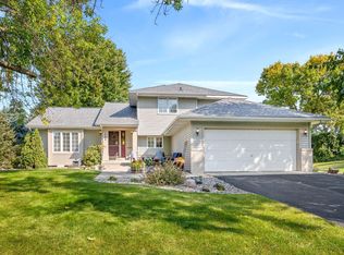 1748 Valley Ridge Pl, Chanhassen, MN 55317