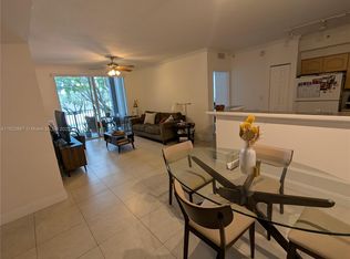 6801 SW 44th St APT 204, Miami, FL 33155
