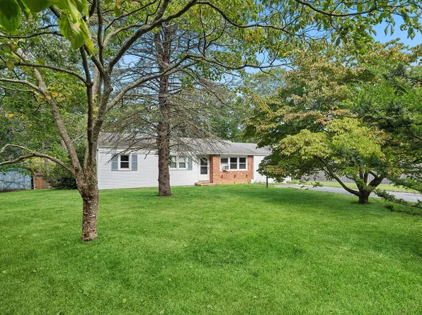 1609 Noyack Rd, Southampton, NY 11968