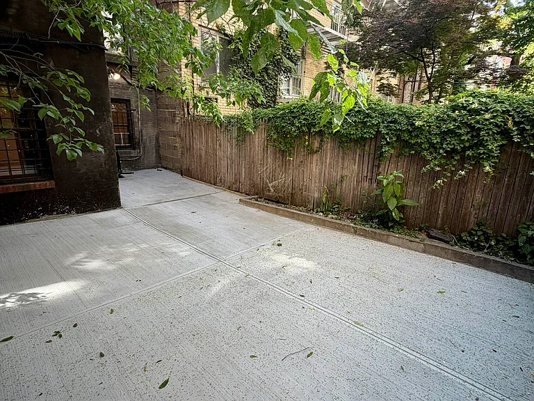 129 W 85th St #1 — Photo 2