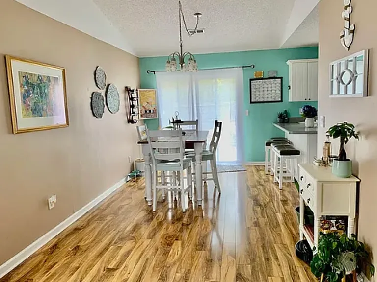 601 Tisbury Ln — Photo 7