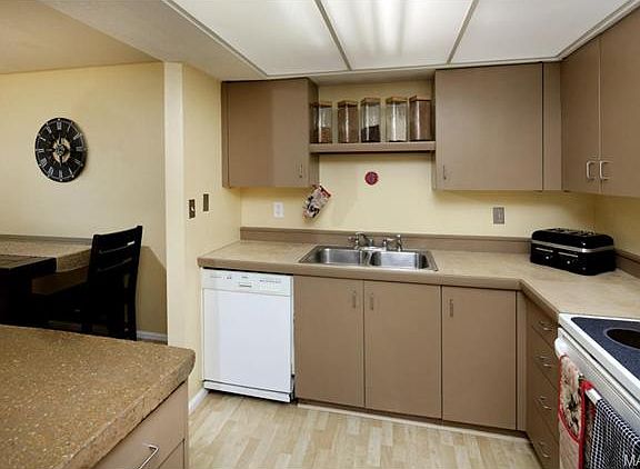 3rd image of 14492 Moorgate Dr