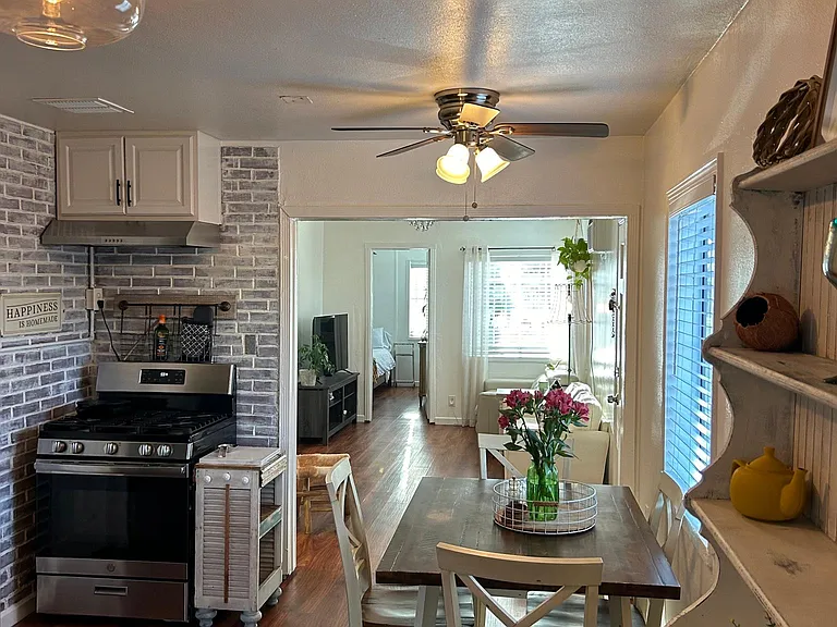 3570 Caspian Ave — Photo 5