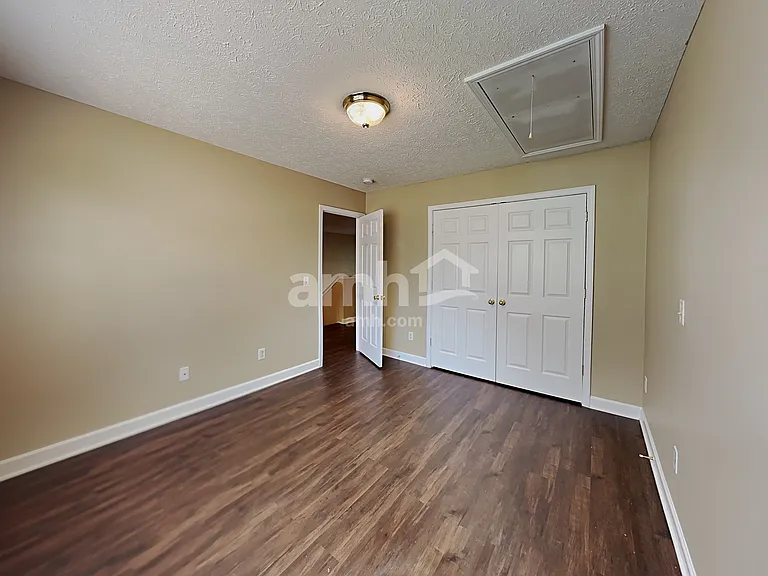 8028 Meadowview Ln — Photo 17