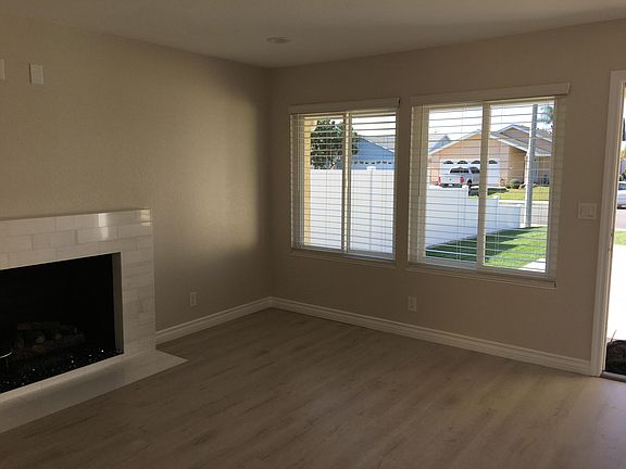 living room view to front yard