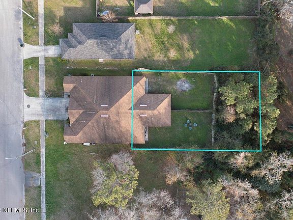3rd image of 820 FILMORE Lane