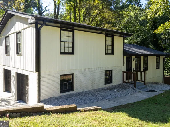 567 Woodland Ln, Lawrenceville, GA 30043