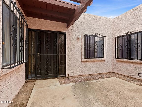 4th image of 2821 E Weymouth Cir