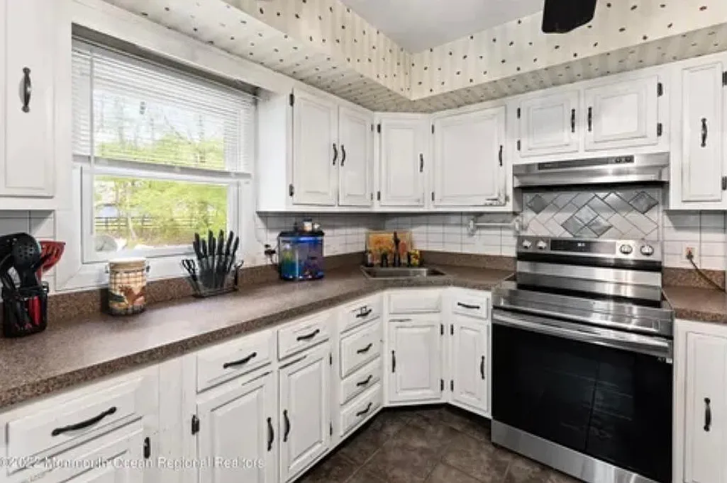 4 bed, 2000 sqft, $3,450 — Photo 3