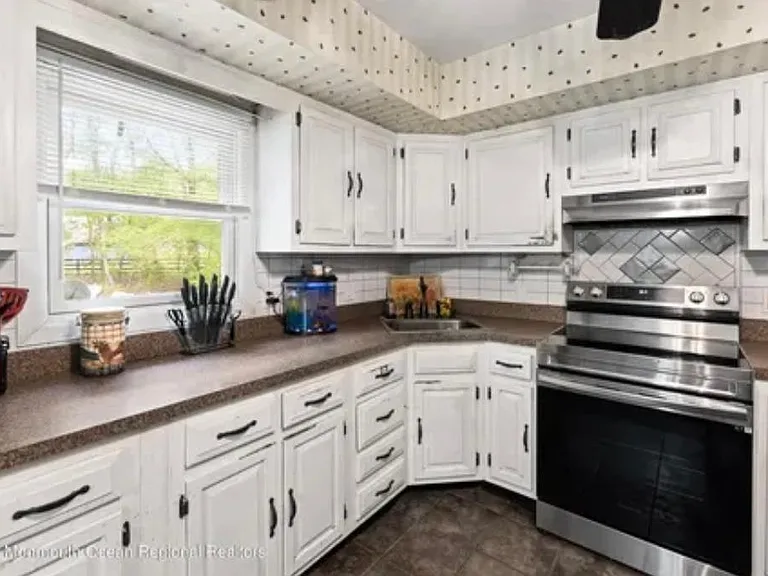 404 Chandler Rd — Photo 3
