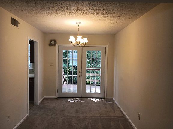 4th image of 270 Fisher St
