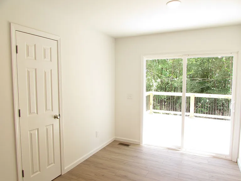 111 Dorchester Ln — Photo 4