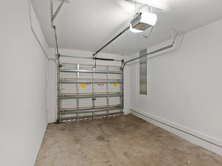 6094 Live Oak Ct #B — Photo 16